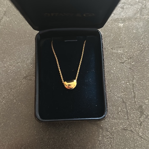 Tiffany and co Elsa Peretti gold bean. 9mm 18k yellow - Picture 2 of 8